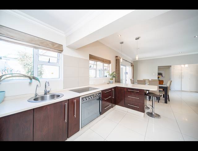 4 BEDROOM HOUSE FOR SALE IN BEACON BAY